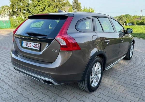 Volvo V60 Cross Country cena 55900 przebieg: 225000, rok produkcji 2015 z Puławy małe 742